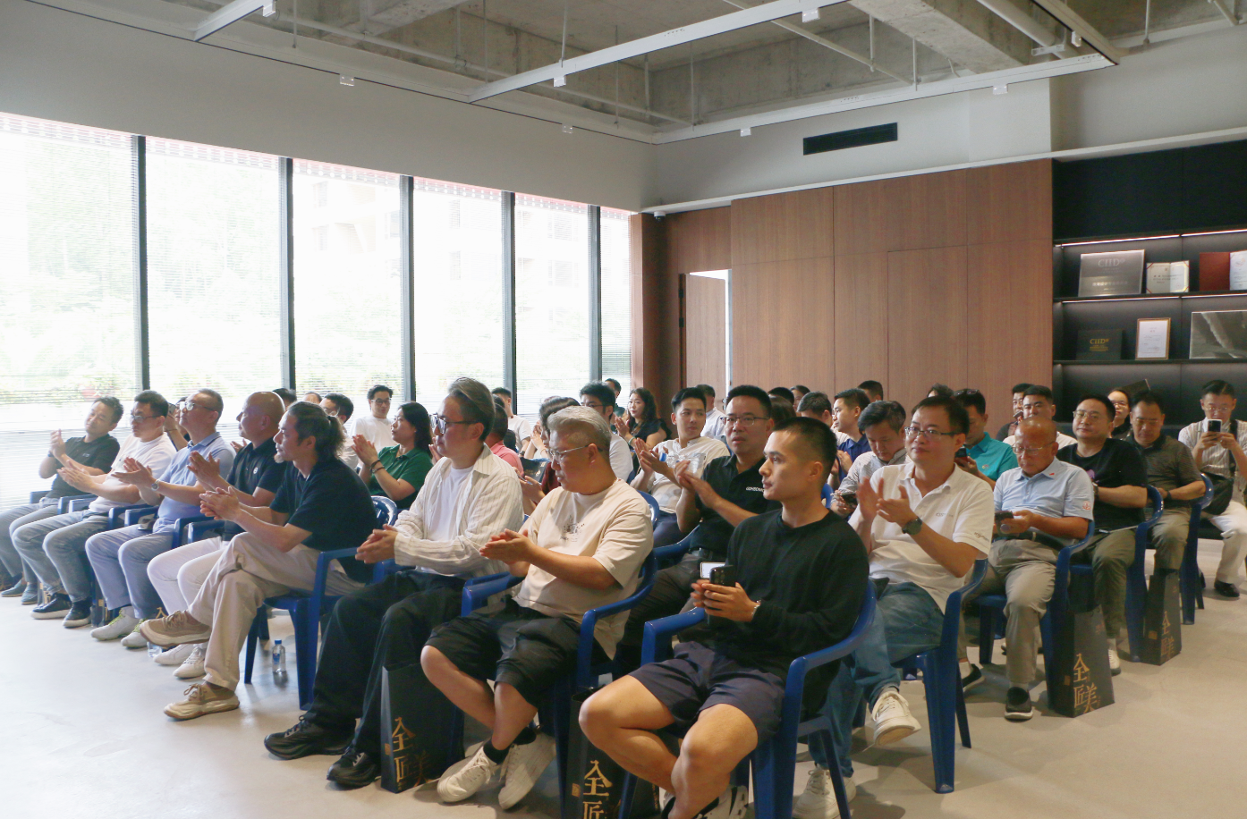 設(shè)計(jì)賦能 |法迪奧沈董攜廣東省家居建材商會班子走進(jìn)珠海市室內(nèi)設(shè)計(jì)協(xié)會，共探產(chǎn)業(yè)協(xié)同發(fā)展新路徑！